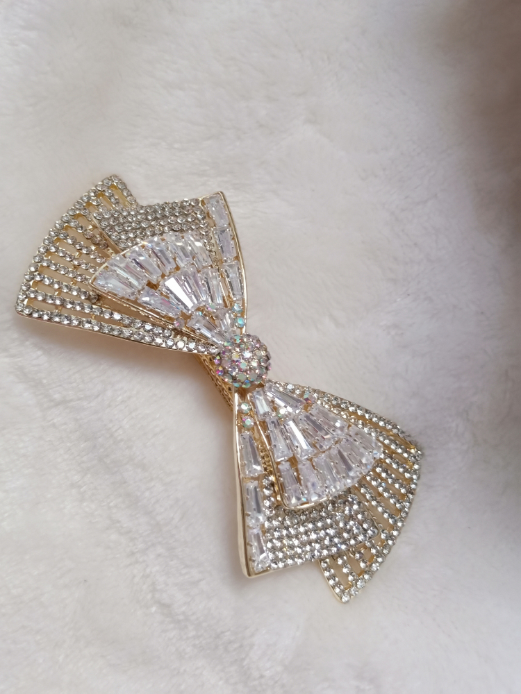 QAMAR white American diamond Bow back clips