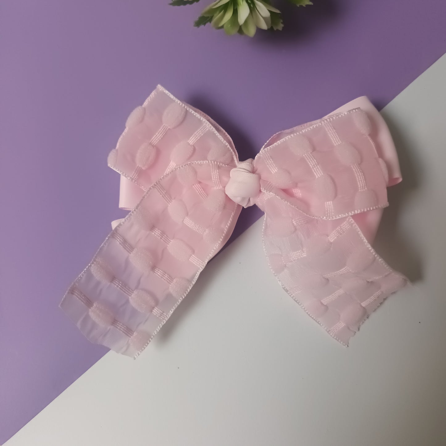 Aksa blush pink crush bow aligator pin