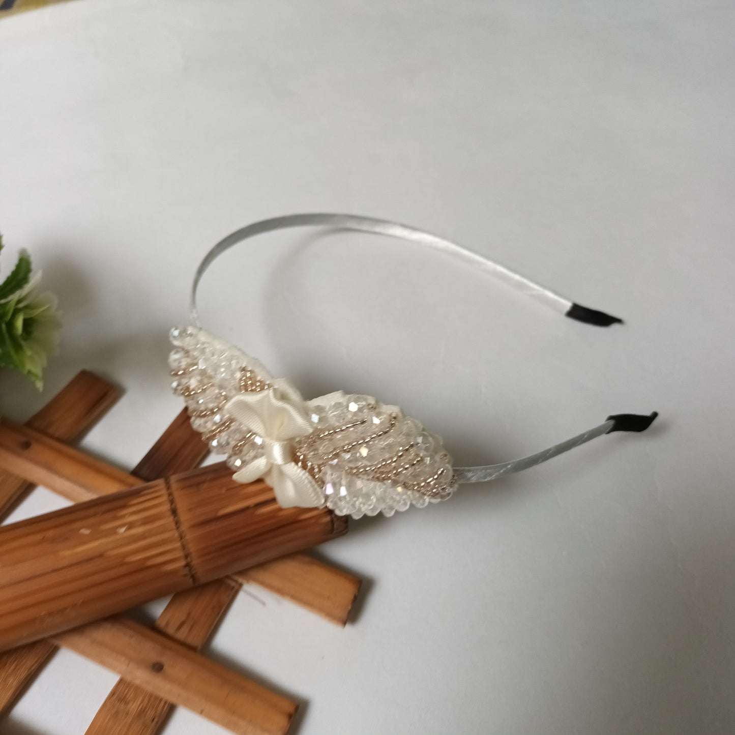 SABIQA WHITE Leaf crystal head band