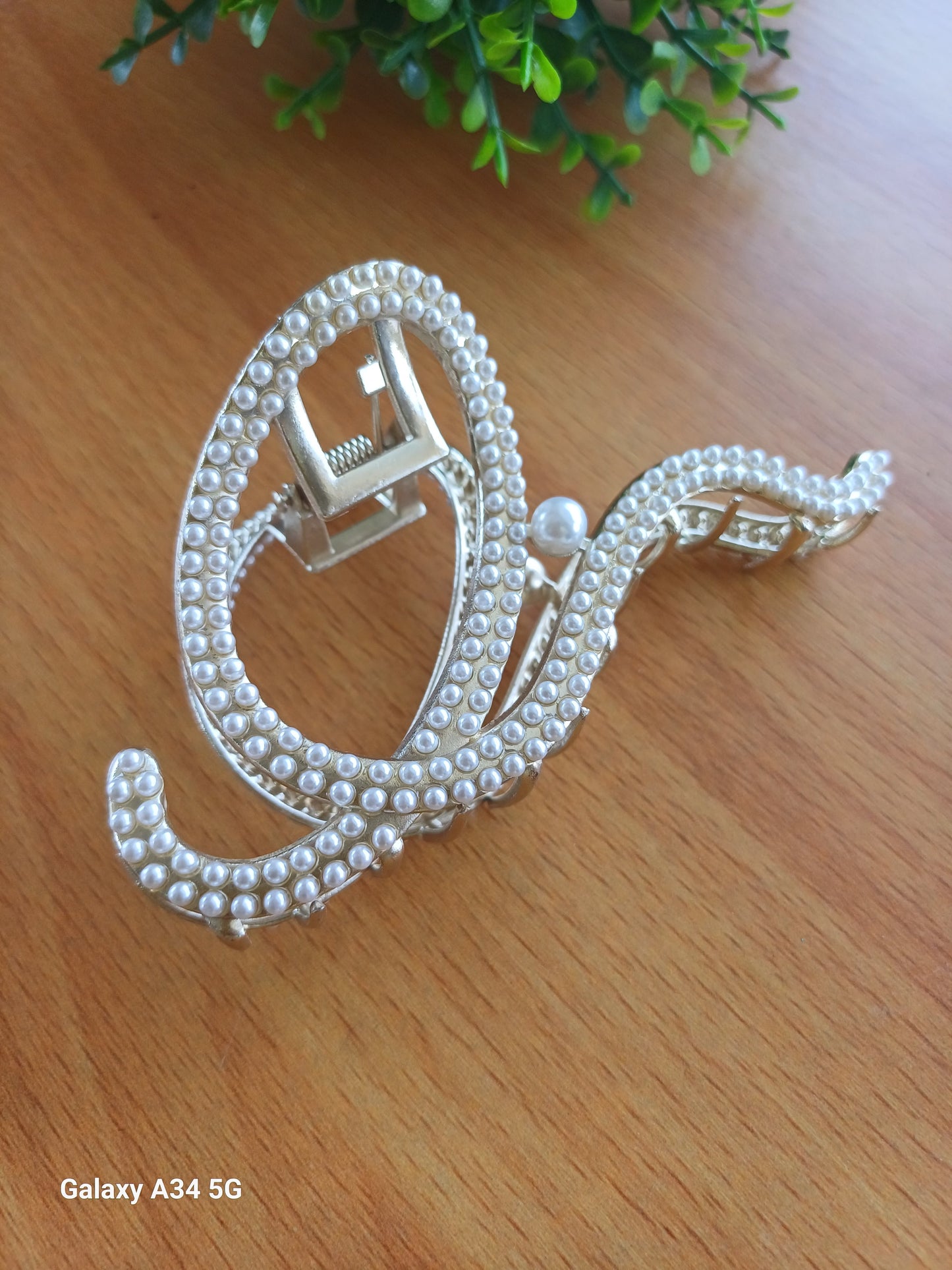 KHANAM White Pearl Metal Clutcher