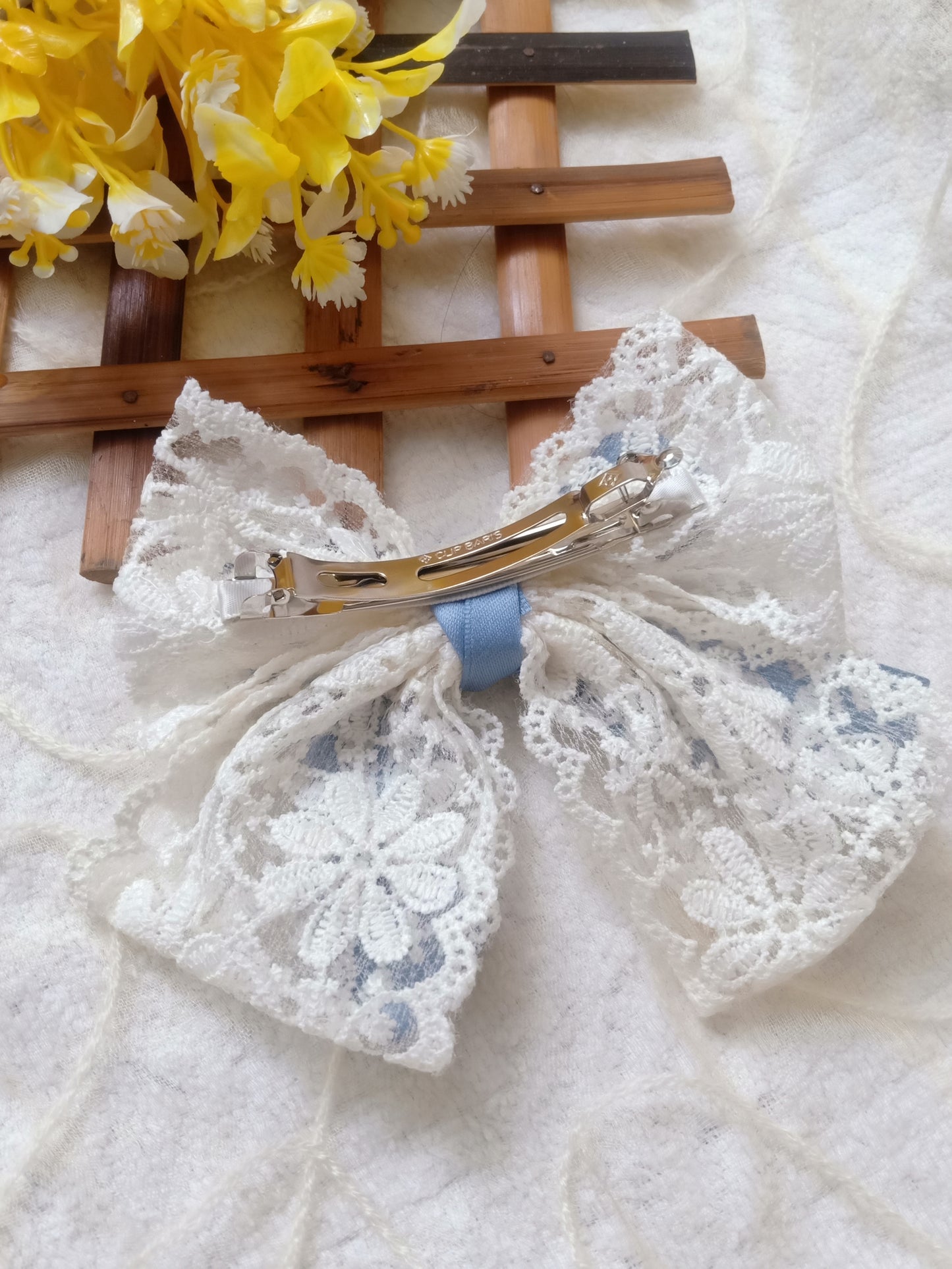 Jannat acqua blue lace bow back clip