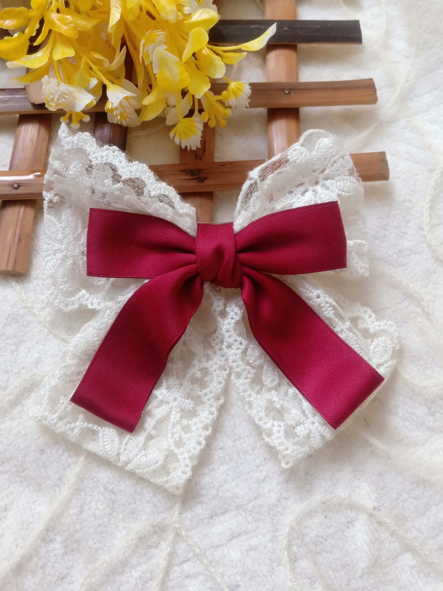 Jannat maroon lace bow back clip