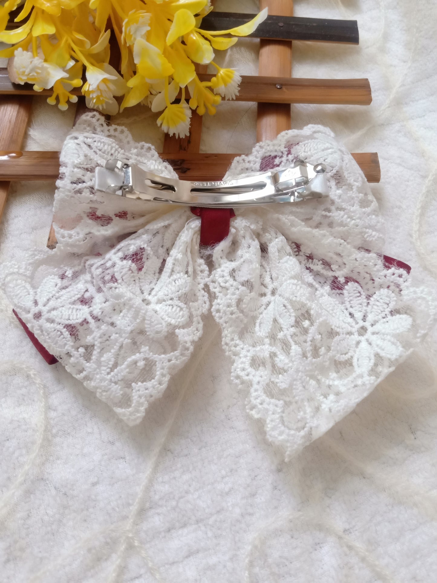 Jannat maroon lace bow back clip