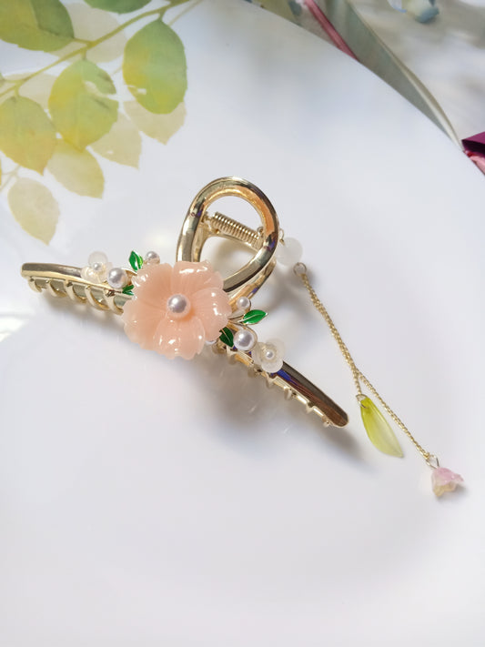 AZIYA peach luxe tasseled hair claw clip